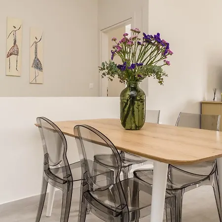 Apartment Sissy Kiaton